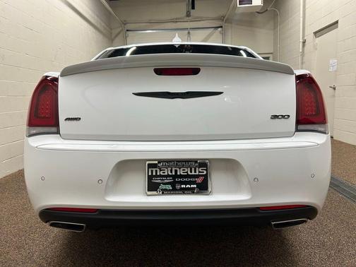 2023 Chrysler 300 Touring L