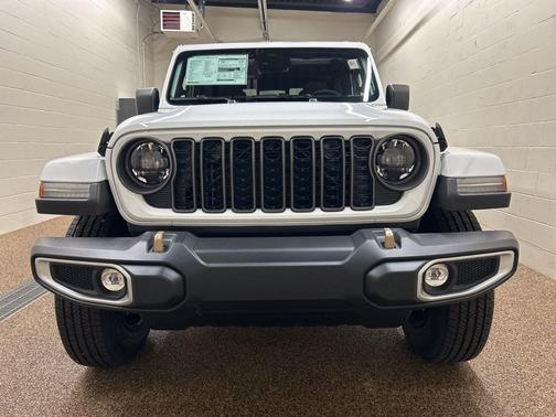 Bright White Clearcoat 2026 Jeep Gladiator 85th Anniversary Edition