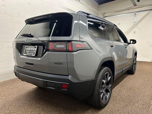 Sting Gray Clearcoat 2026 Jeep Cherokee Overland