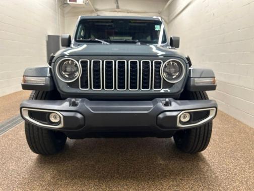 Anvil Clearcoat 2025 Jeep Wrangler 4xe Sahara