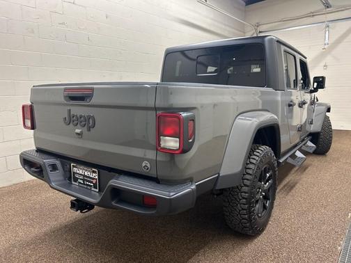 2022 Jeep Gladiator Sport