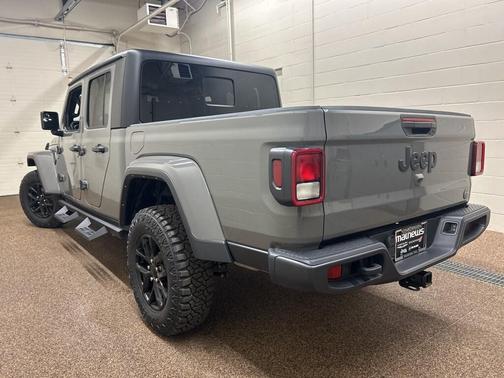 2022 Jeep Gladiator Sport