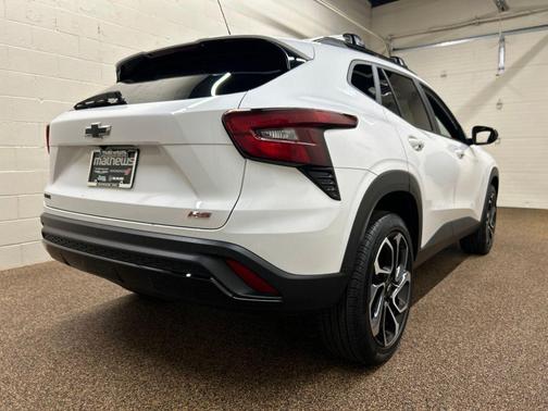 Summit White 2024 Chevrolet Trax 2RS