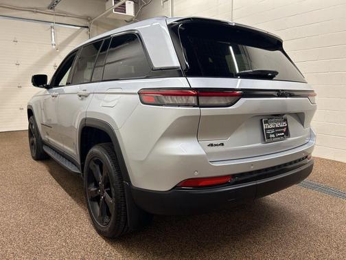 Silver Zynith 2024 Jeep Grand Cherokee Laredo