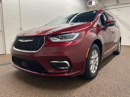 2023 Chrysler Pacifica Touring-L