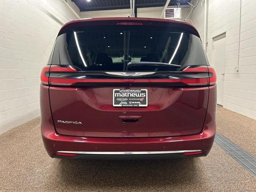 2023 Chrysler Pacifica Touring-L