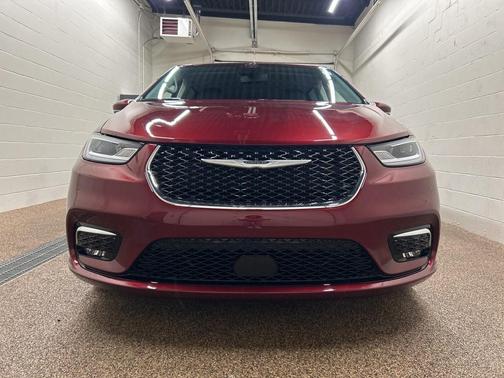 2023 Chrysler Pacifica Touring-L