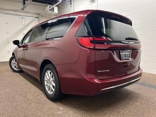 2023 Chrysler Pacifica Touring-L