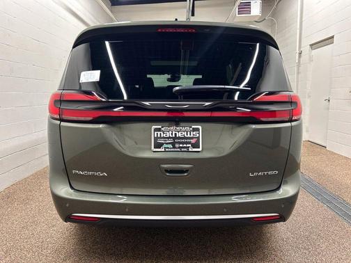 Olive Green Pearlcoat 2027 Chrysler Pacifica LIMITED