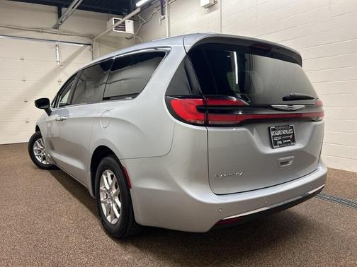 2023 Chrysler Pacifica Touring-L