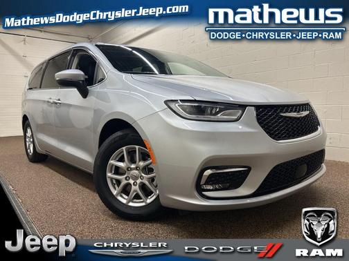2023 Chrysler Pacifica Touring-L