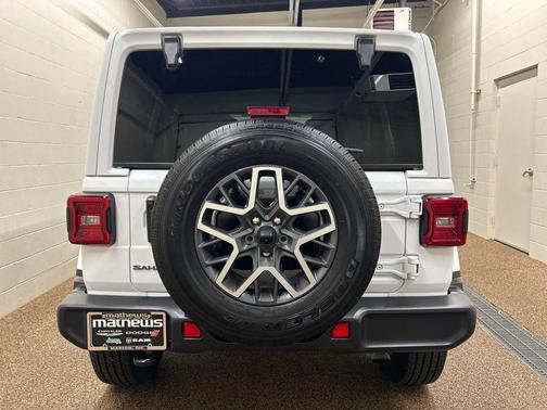 Bright White Clearcoat 2025 Jeep Wrangler Sahara