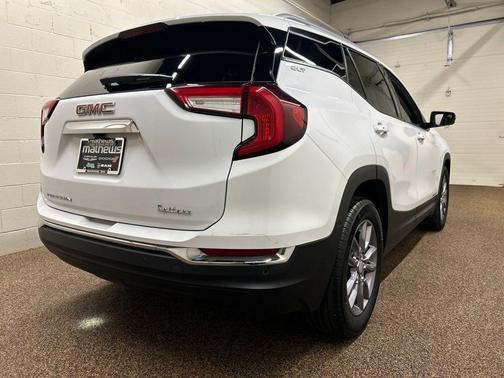 Summit White 2022 GMC Terrain SLT