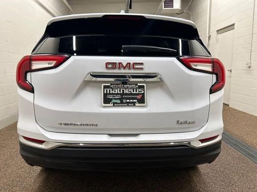 Summit White 2022 GMC Terrain SLT