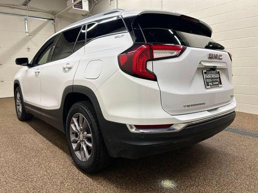 Summit White 2022 GMC Terrain SLT