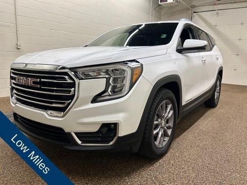 Summit White 2022 GMC Terrain SLT