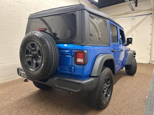 2025 Jeep Wrangler Sport