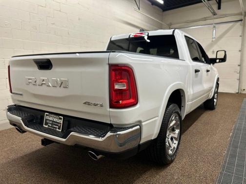 Bright White Clearcoat 2026 RAM 1500 Big Horn/Lone Star