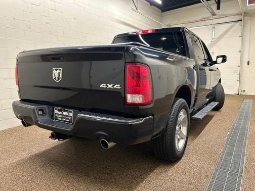 Brilliant Black Crystal Pearlcoat 2017 RAM 1500 Express