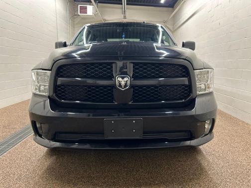 Brilliant Black Crystal Pearlcoat 2017 RAM 1500 Express