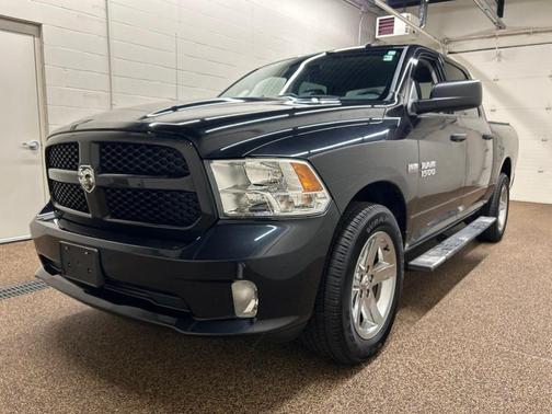 Brilliant Black Crystal Pearlcoat 2017 RAM 1500 Express