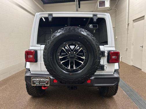 Bright White Clearcoat 2026 Jeep Wrangler Rubicon