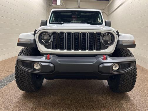 Bright White Clearcoat 2026 Jeep Wrangler Rubicon