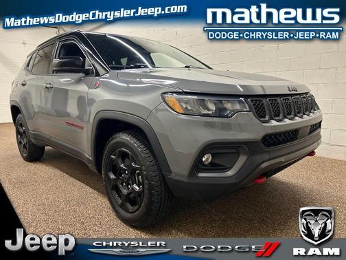 Sting Gray Clearcoat 2023 Jeep Compass Trailhawk