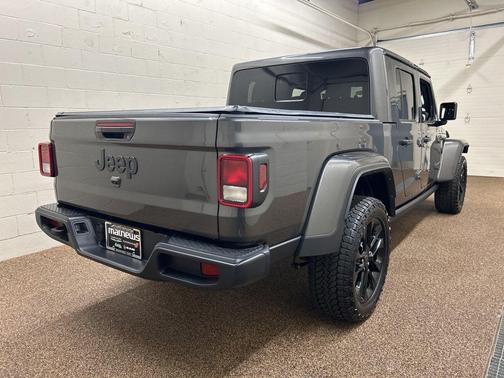 Granite Crystal Clearcoat Metallic 2024 Jeep Gladiator Nighthawk