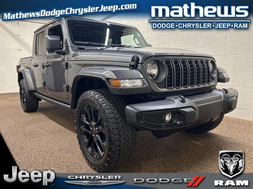 Granite Crystal Clearcoat Metallic 2024 Jeep Gladiator Nighthawk