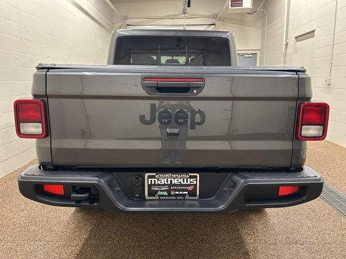 Granite Crystal Clearcoat Metallic 2024 Jeep Gladiator Nighthawk