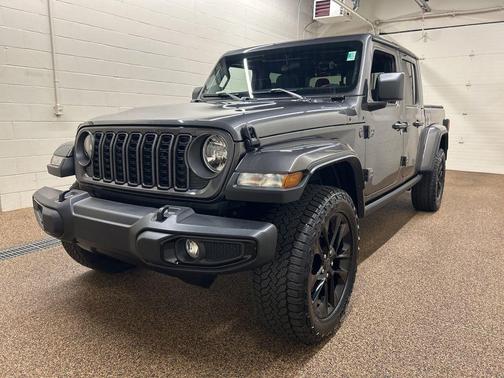 Granite Crystal Clearcoat Metallic 2024 Jeep Gladiator Nighthawk