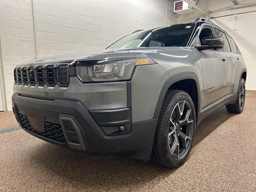 Sting Gray Clearcoat 2026 Jeep Cherokee Overland