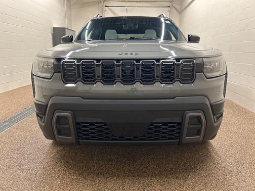 Sting Gray Clearcoat 2026 Jeep Cherokee Overland
