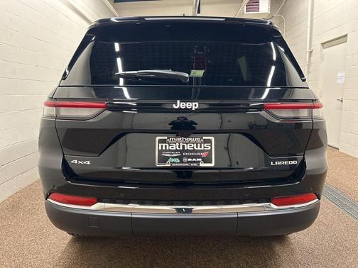 Diamond Black 2026 Jeep Grand Cherokee Laredo