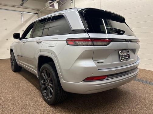 Silver Zynith 2026 Jeep Grand Cherokee Limited