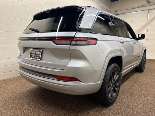 Silver Zynith 2026 Jeep Grand Cherokee Limited