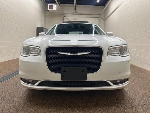 2018 Chrysler 300 Touring