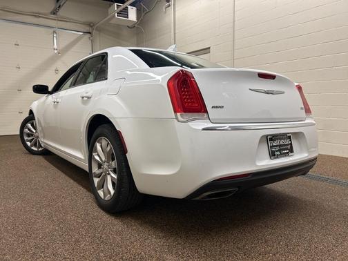 2018 Chrysler 300 Touring
