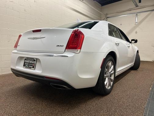 2018 Chrysler 300 Touring
