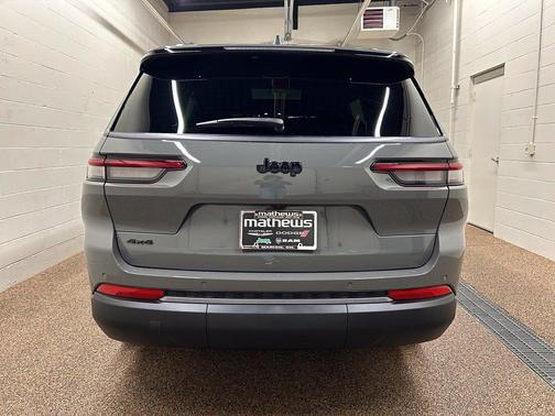 Sting Gray Clearcoat 2027 Jeep Grand Cherokee L Limited