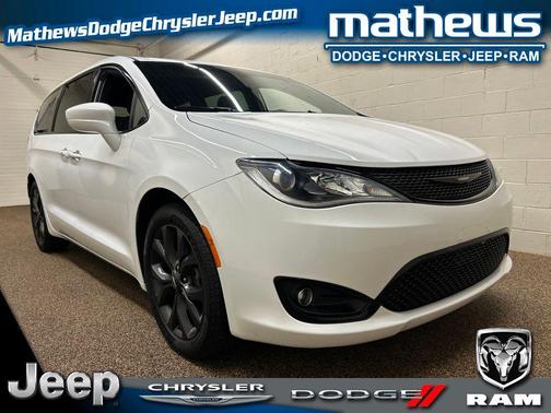 Bright White Clearcoat 2019 Chrysler Pacifica Touring Plus