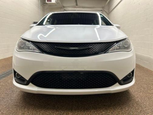 Bright White Clearcoat 2019 Chrysler Pacifica Touring Plus