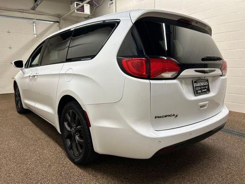 Bright White Clearcoat 2019 Chrysler Pacifica Touring Plus