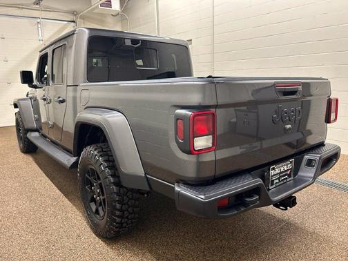 Granite Crystal Clearcoat Metallic 2025 Jeep Gladiator Sport
