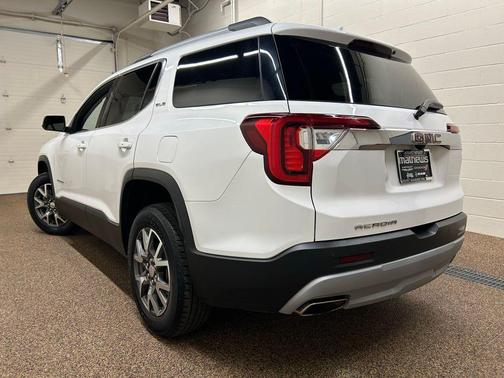 Summit White 2022 GMC Acadia SLE