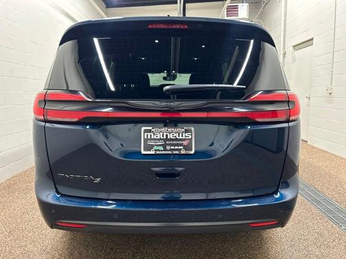 Fathom Blue Pearlcoat 2024 Chrysler Pacifica Touring-L