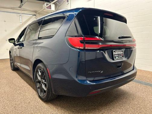 Fathom Blue Pearlcoat 2024 Chrysler Pacifica Touring-L