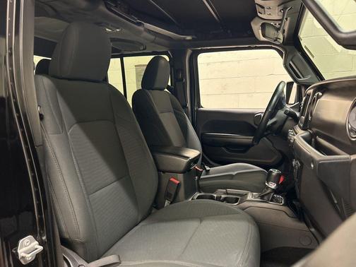 Black Clearcoat 2021 Jeep Gladiator Sport