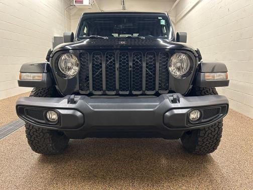 Black Clearcoat 2021 Jeep Gladiator Sport
